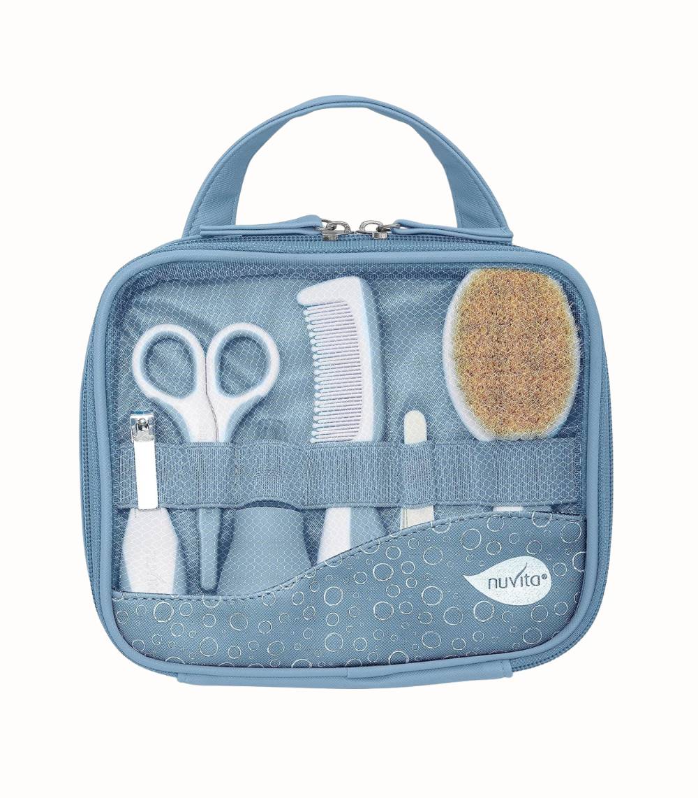 Babyvårdset med sax och borste